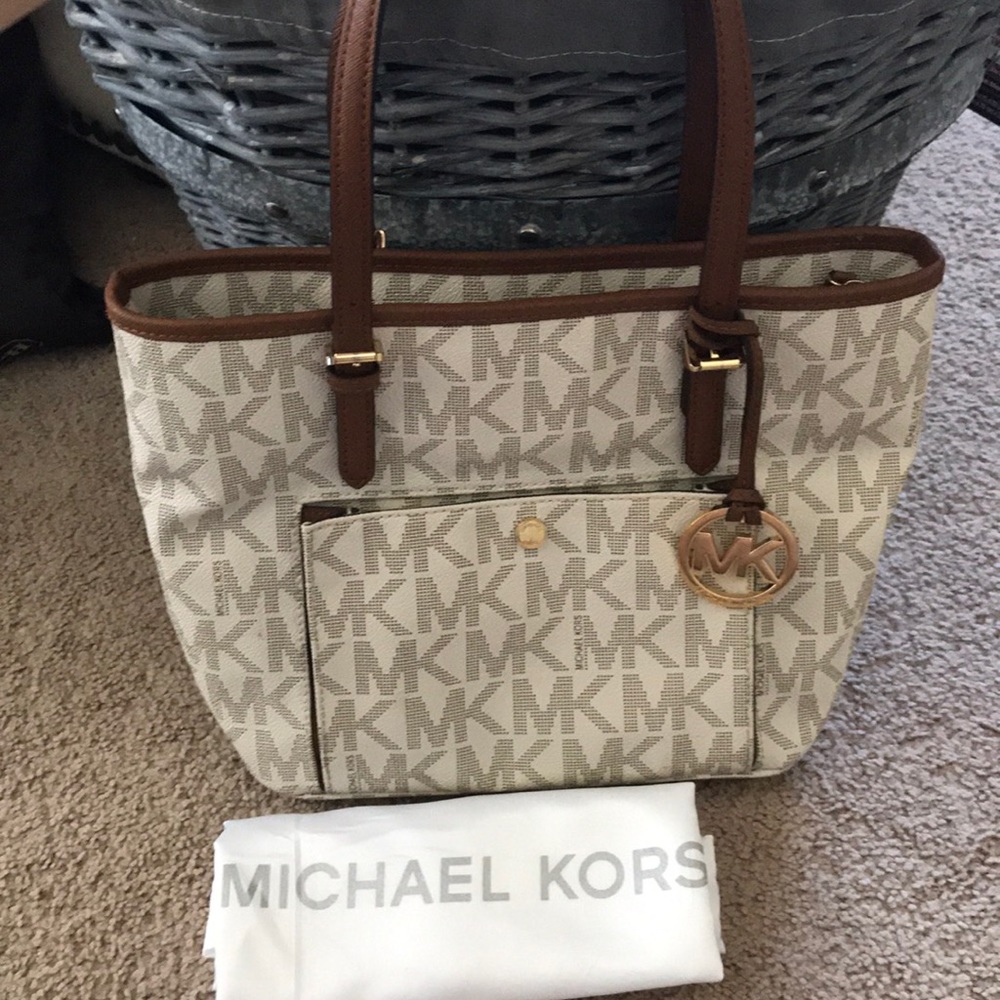 Micheal Kors leather tote - Picture 1 of 2